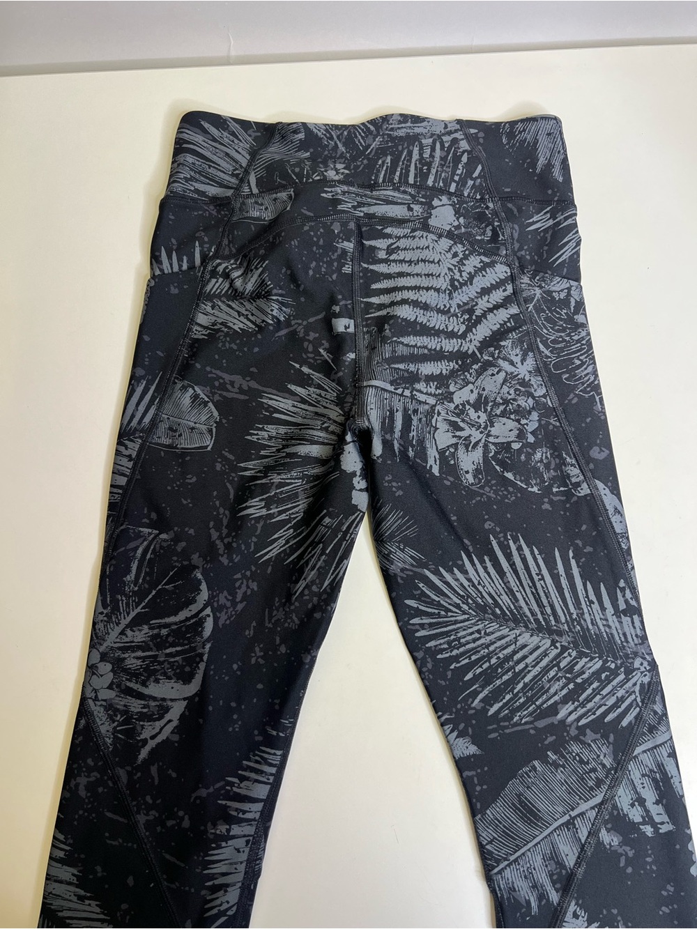 Under Armour Women’s Black Palm-Print Crop Leggings - Picture 8 of 15